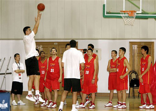 是管理层坚 是管理层坚