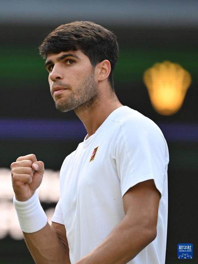 在大赛中屡 在大赛中屡